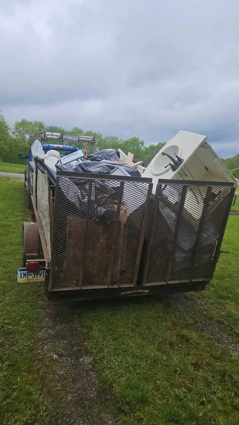 Bulky Junk Removal Service | We Haul Sinks, Furniture & Renovation Debris – Fast & Affordable Trailer loaded with bulky junk including an old bathroom sink, furniture, and debris after a home renovation or cleanup
